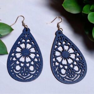 Elegant Navy Blue Teardrop Earrings w/Silver Hooks Laser Cut Floral NWT